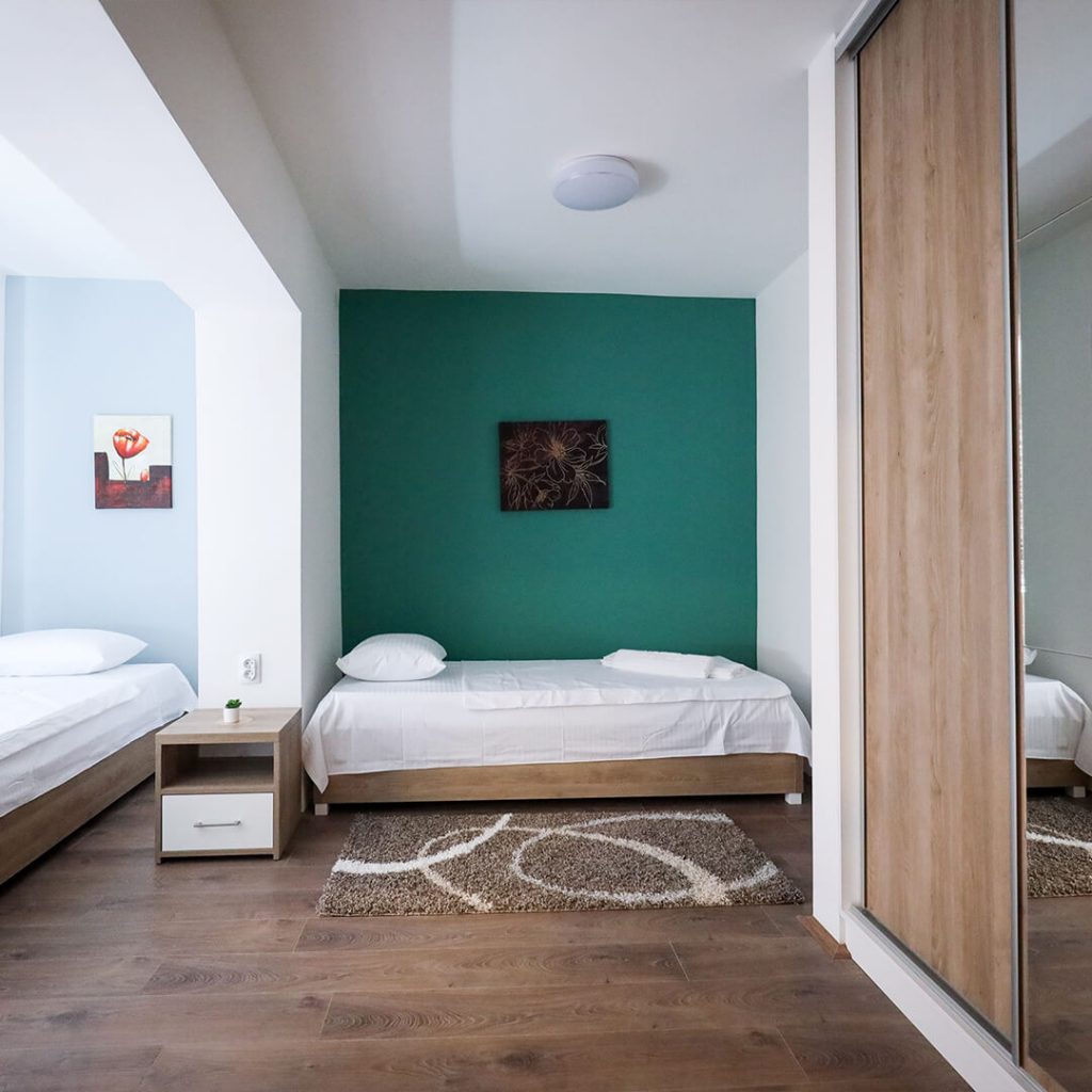 Naši apartmani su opremljeni udobnim krevetima koji će vam pružiti perfektan san - Smeštaj Zrenjanin